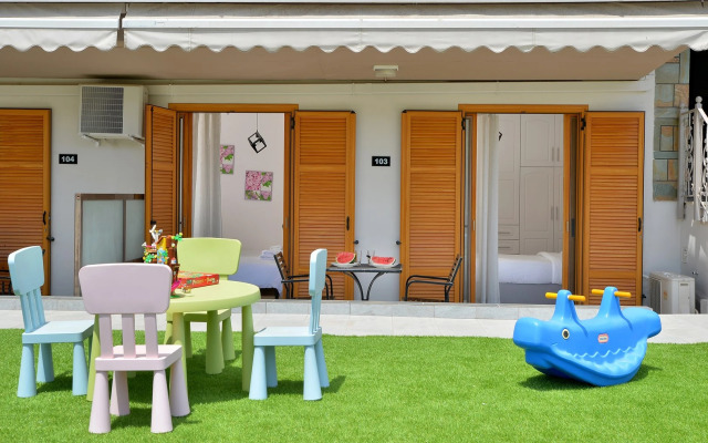 Stork Holiday Apartments - Garden & Sea View