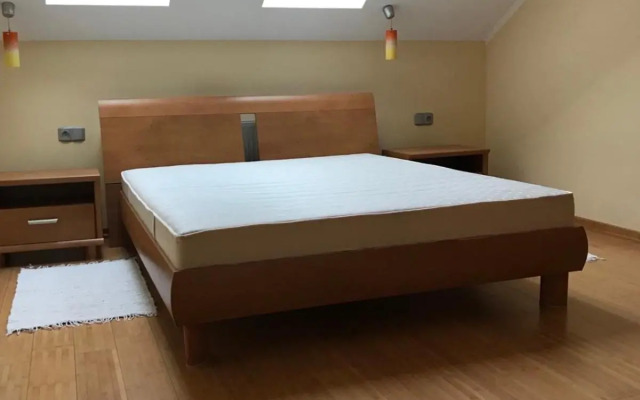 Затишна квартира в спальному районі