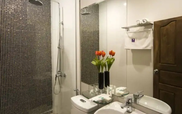 White Residence Hotel & Apartment