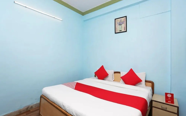 OYO 19184 Hotel Dolphin