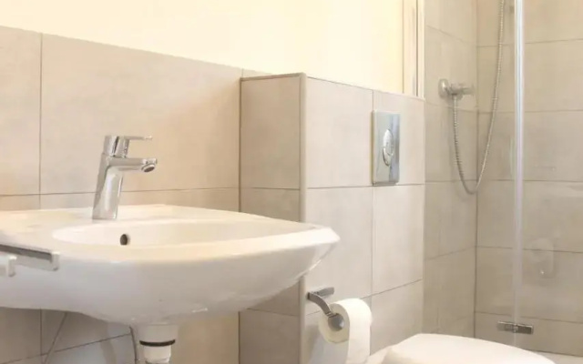 Moderne 1-Zimmer Wohnung mit Terasse, Küche, Bad mit Dusche, TV & WIFI - фото 5