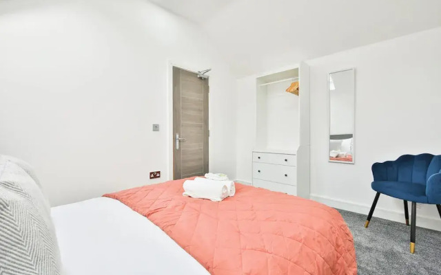 Modern 2 Bed House - Sleeps 4