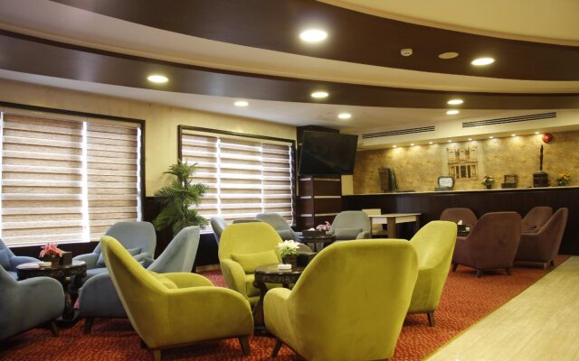 Balcony Hotel & Suites