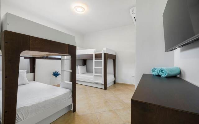 4BR Villa Gold Coast w Pool