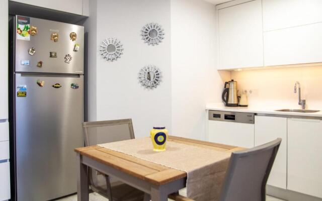 Flat With Shared Pool Close to the Beach in Cesme