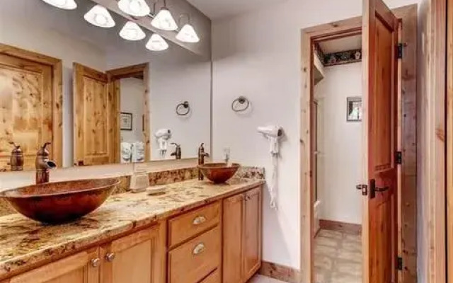 Ski Hill by Pinnacle Lodging