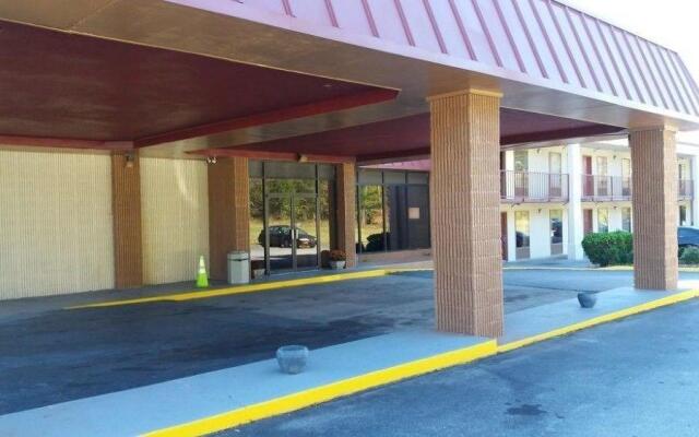 HomeTowne Studios by Red Roof Athens, TN