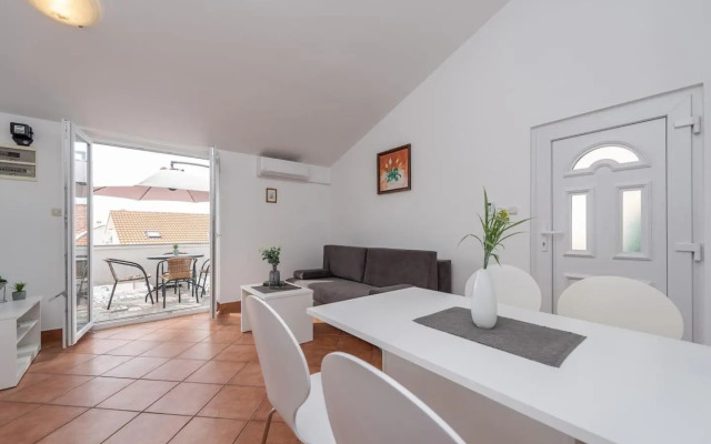 Vesna 2 city central apartment