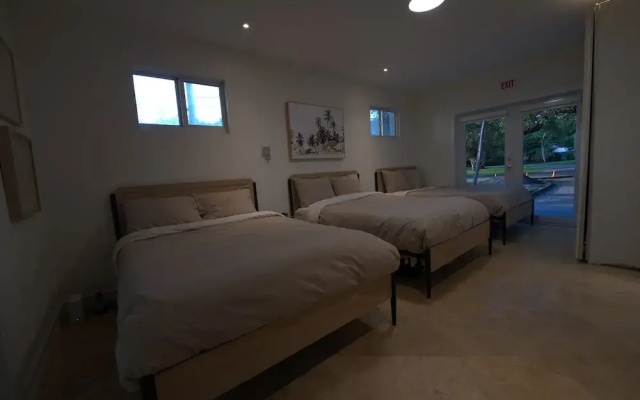 Biscayne Park 3BD2BA Spacious