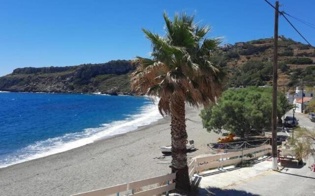 Cozy villa 60 metres away from the beach