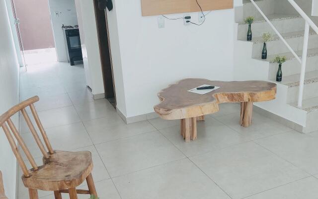 2 suítes c/ Ar, Piscina, Churrasqueira, 500mt Mar