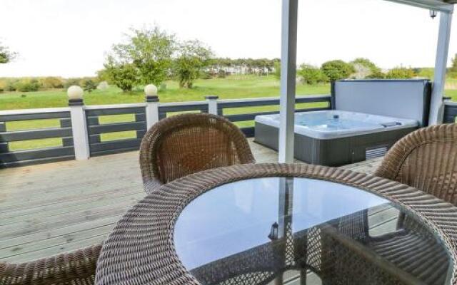 4 Fairway Lakes Village