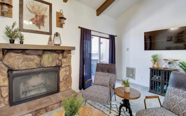 Forest-view Balcony: Pinetop-lakeside Condo