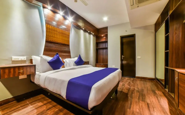 OYO Flagship 27068 The Sapphire Comfort Hotel