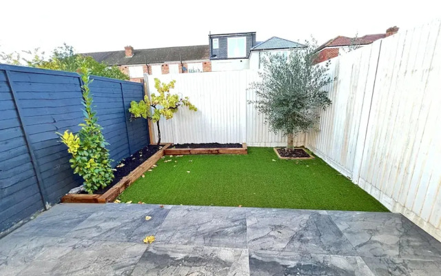 Stunning 1-bed Studio in Greenford