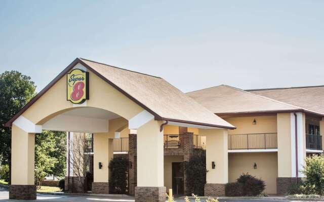 Super 8 by Wyndham Lavonia