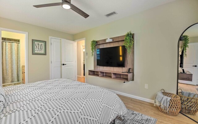 8 Mi to Beaches: Bradenton Home w/ Poolside Oasis!