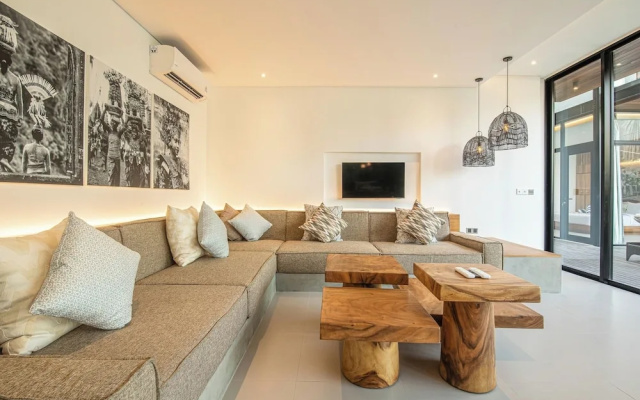 Stunning 6BR Canggu Villa 400m From the Beach – Guest Rooms – Kerobokan Kelod