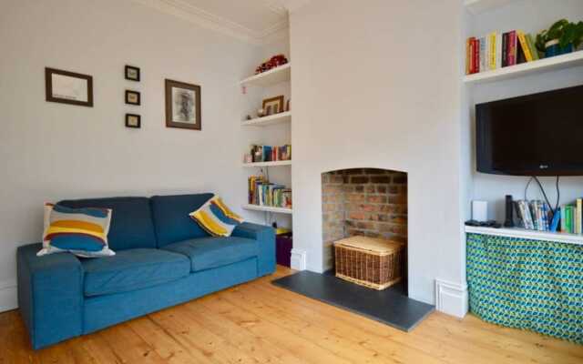 Charming Victorian 3 Bedroom House With Large Garden