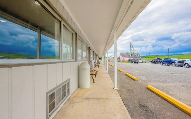 Budget Inn By OYO Natural Bridge I-81