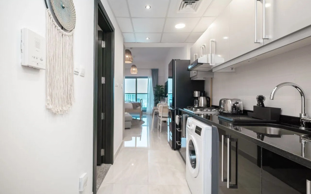 Charming Apt. With Views In Business Bay