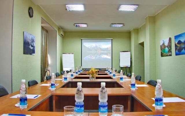 Silk Road Lodge