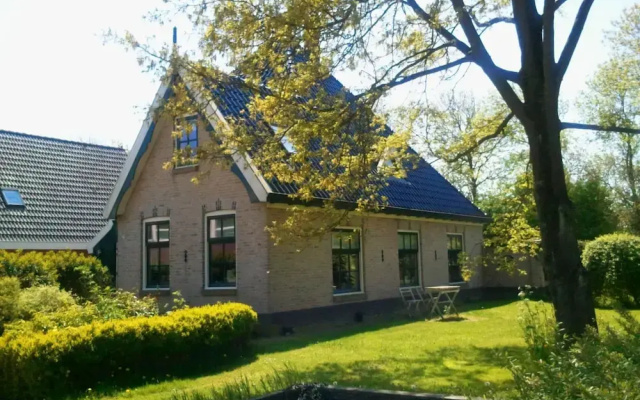 Spacious Holiday Home Close to the sea