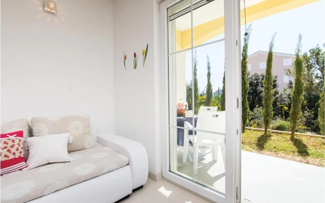 Two-Bedroom Apartment in Pakostane