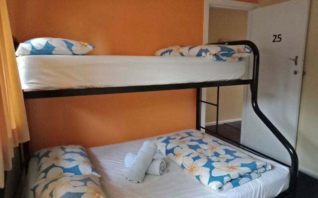 Ozzie Pozzie Backpackers