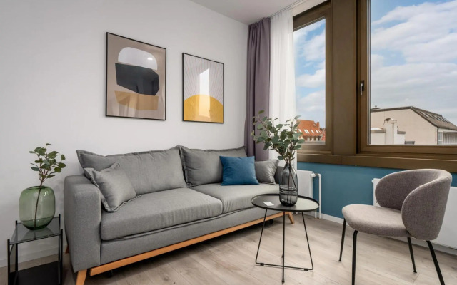 BRIGHT: Stylish & Central - Kitchen - Netflix