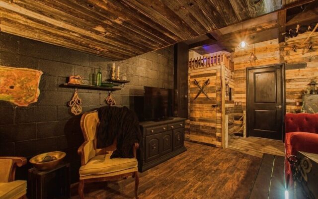 Storey Lake-5 Bedrooms home w/pool-1650ST