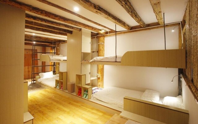 Deep Alley Youth Hostel