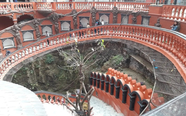 Hotel Spring