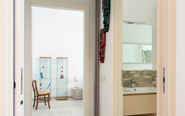 Wide and Bright Apartment next to metro station - Pacini