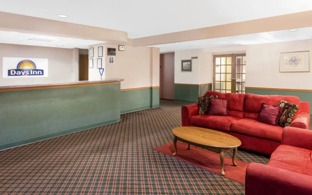 Days Inn by Wyndham Neenah