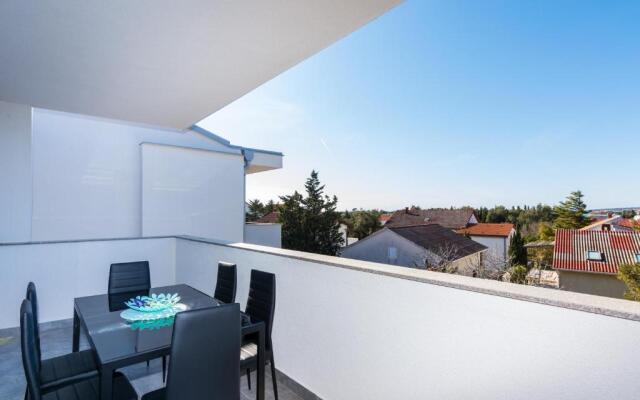 Pasko 2 modern furnished ap for 7