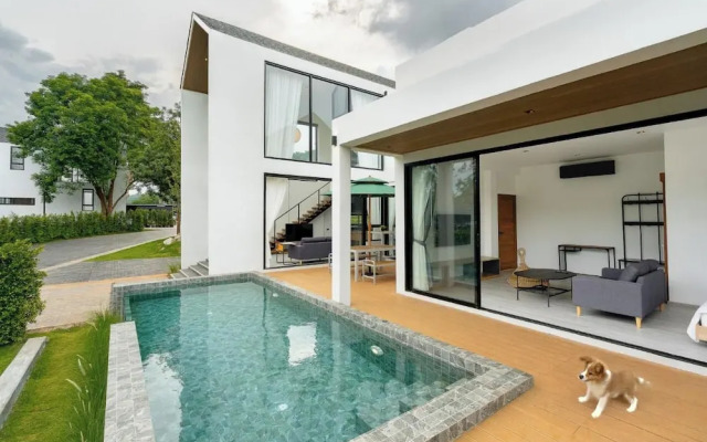 8 Pool Villas