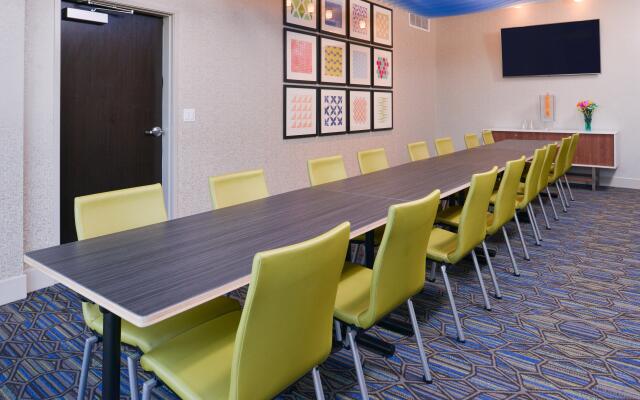 Holiday Inn Express & Suites Olathe West by IHG