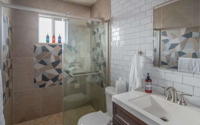 Modern 2br Phoenix Townhome by Wanderjaunt