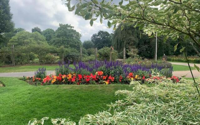 Central Taunton Garden Apartment