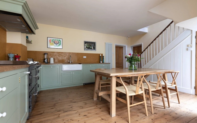 Englefield Road by Onefinestay