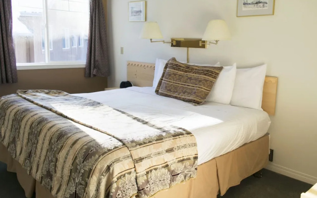 Banff Boundary Lodge