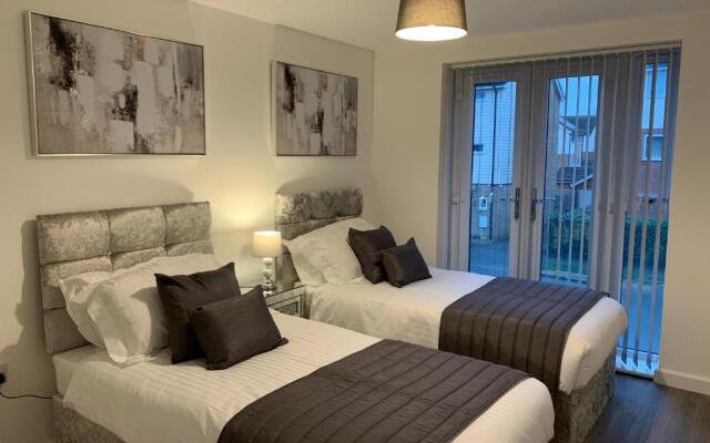 Exec 2Bed 2Bath Serviced Apartment Balcony Parking
