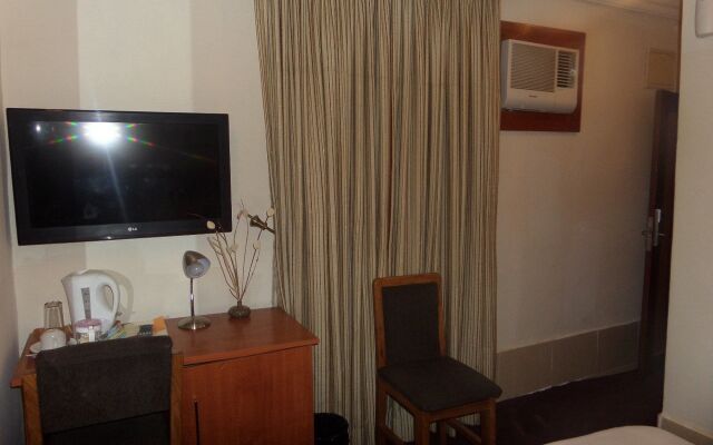 Pearl Gate Hotel