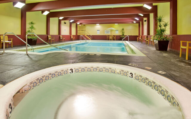 Adam's Mark Hotel & Conference Center