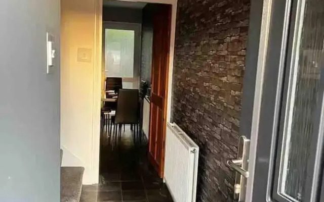 Spacious 3-bed House in Swindon