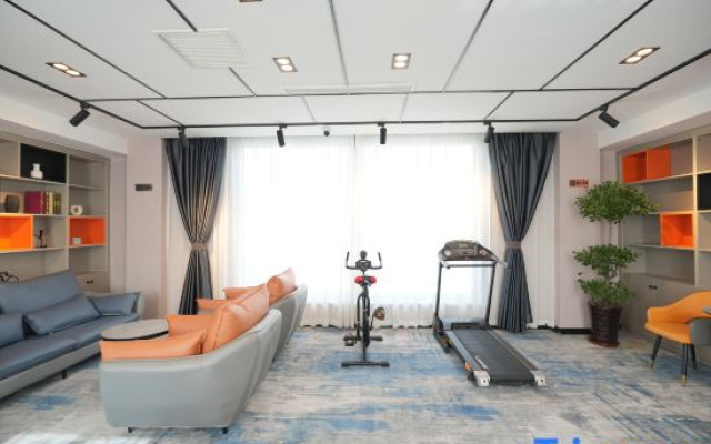 Jianghong Hotel (Korla Railway Station 218 National Road)