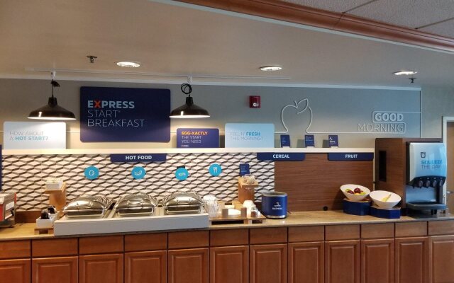 Holiday Inn Express Hotel & Suites Brattleboro by IHG