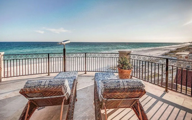 Palazzo Del Mar by RedAwning