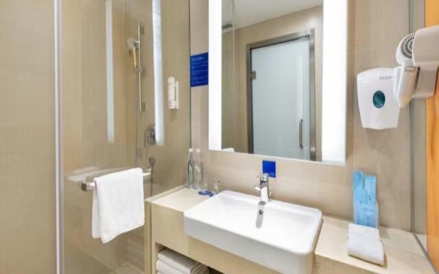 Holiday Inn Express Wuhan Optical Valley by IHG